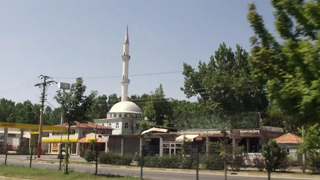 Namaz için camiye giden cemaat imamı asılı halde buldu!