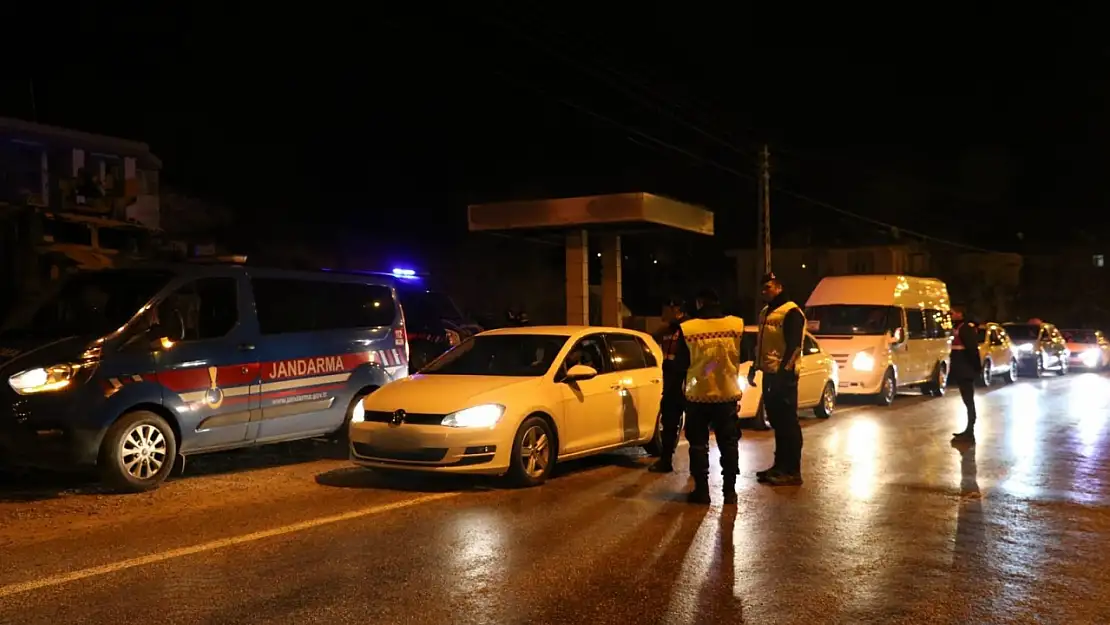 Narkotik uygulamasında binlerce şahıs incelendi