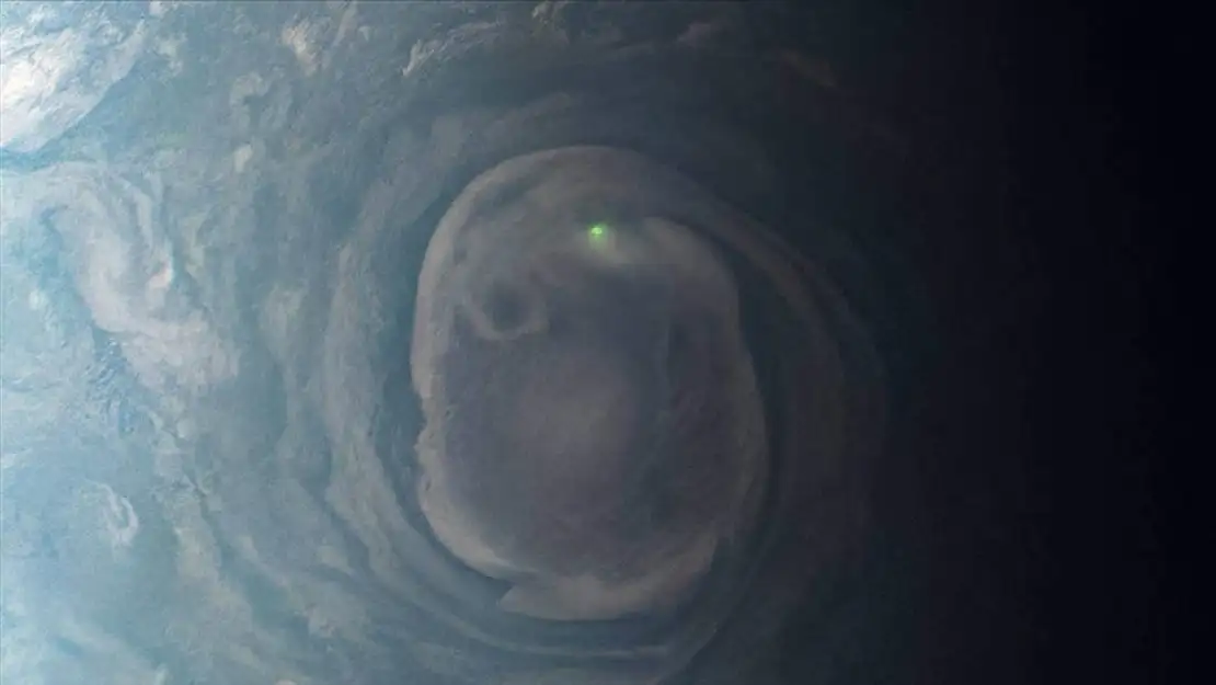 NASA'nın Juno uzay aracı, Jüpiter'de 'yeşil parlak bir kürenin' fotoğrafını çekti