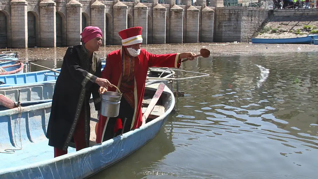 Nasreddin Hoca bu sefer Beyşehir Gölü'ne maya çaldı!