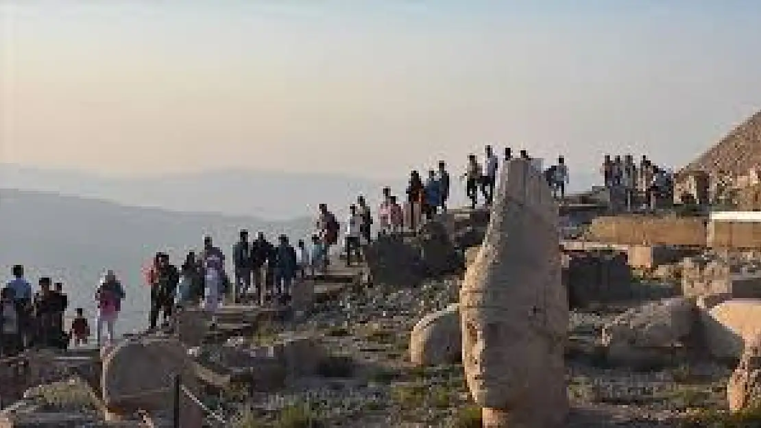 Nemrut Dağı görenleri kendine hayran bırakıyor