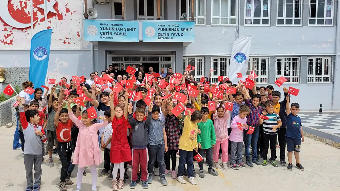 NEÜ Ekibinden Hatay'daki Çocuklara Müzikli Moral