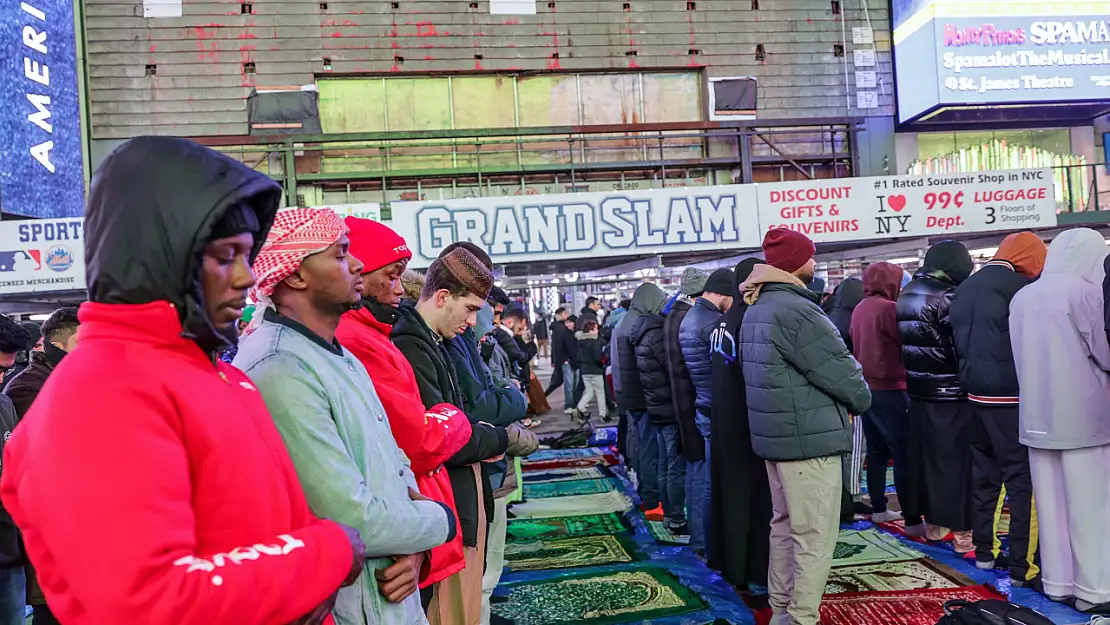 New York sokaklarında Ramazan'ın ilk teravih namazı kılındı