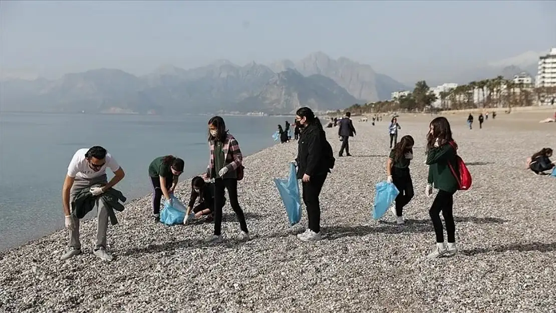 O etkinliğe dikkat çekmek için izmaritler toplanacak