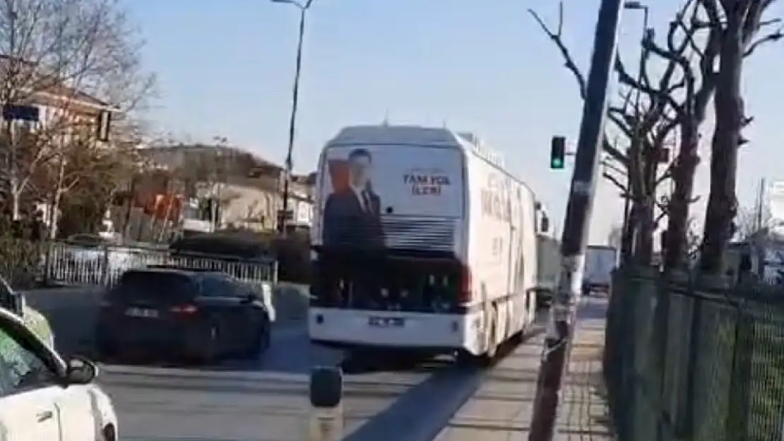 O partinin seçim otobüsü trafiği kitledi!