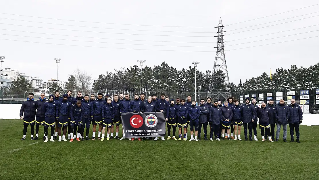 O  takımdan destek pankartı: 'Ülkemizin başı sağ olsun'