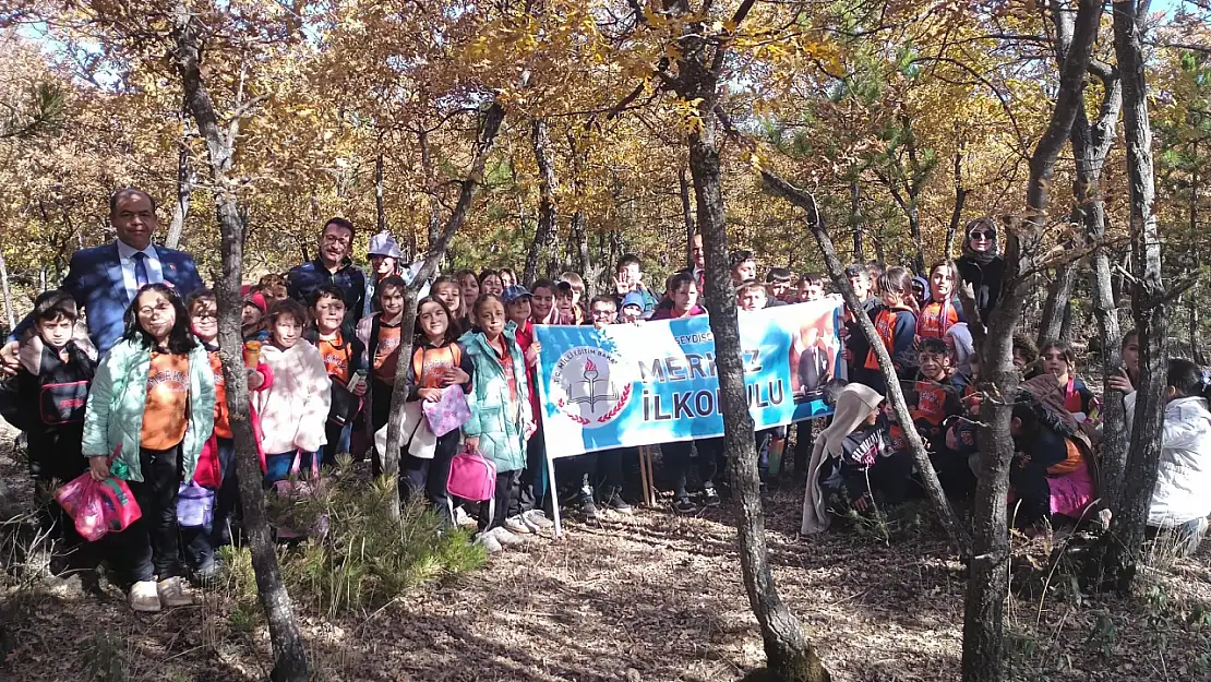 Öğrenciler doğaya saygı için yürüdü