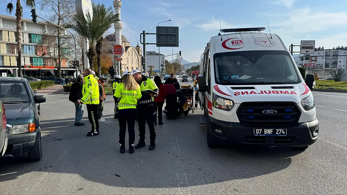 Okul servisi motosikletle çarpıştı: 1 yaralı