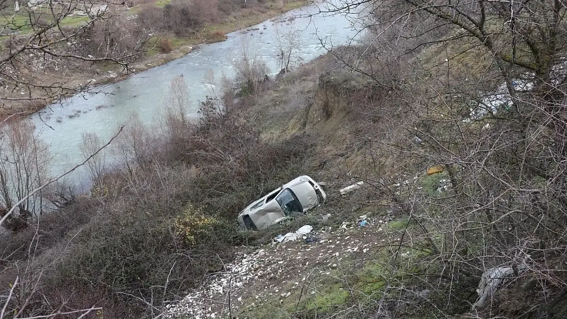 Otomobil şarampole devrildi, sürücü yaralandı