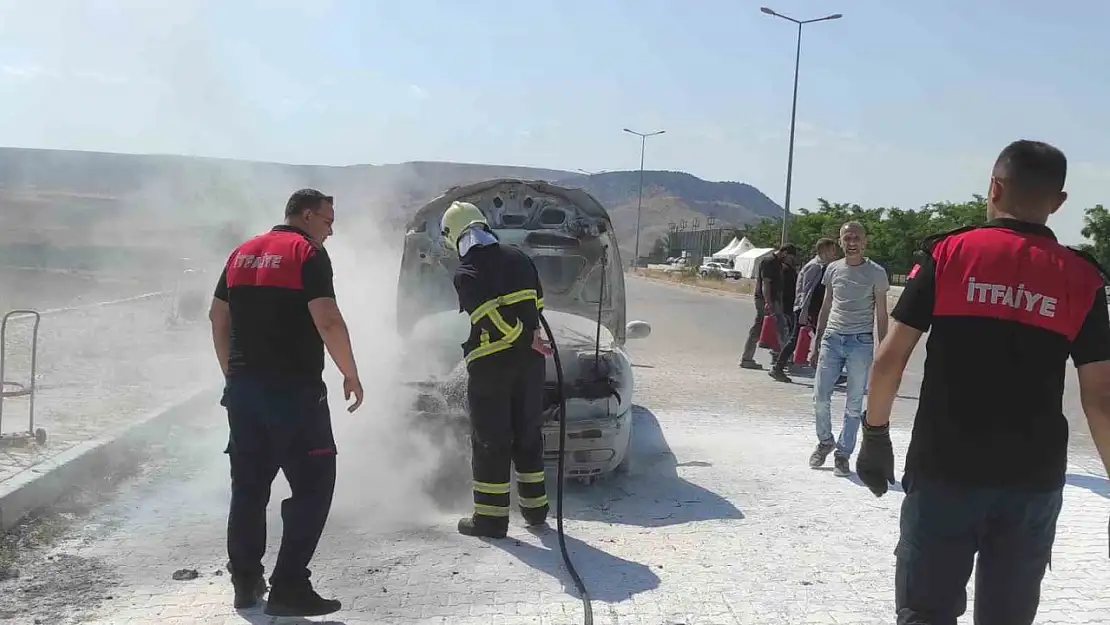 Otomobilde yangın çıktı