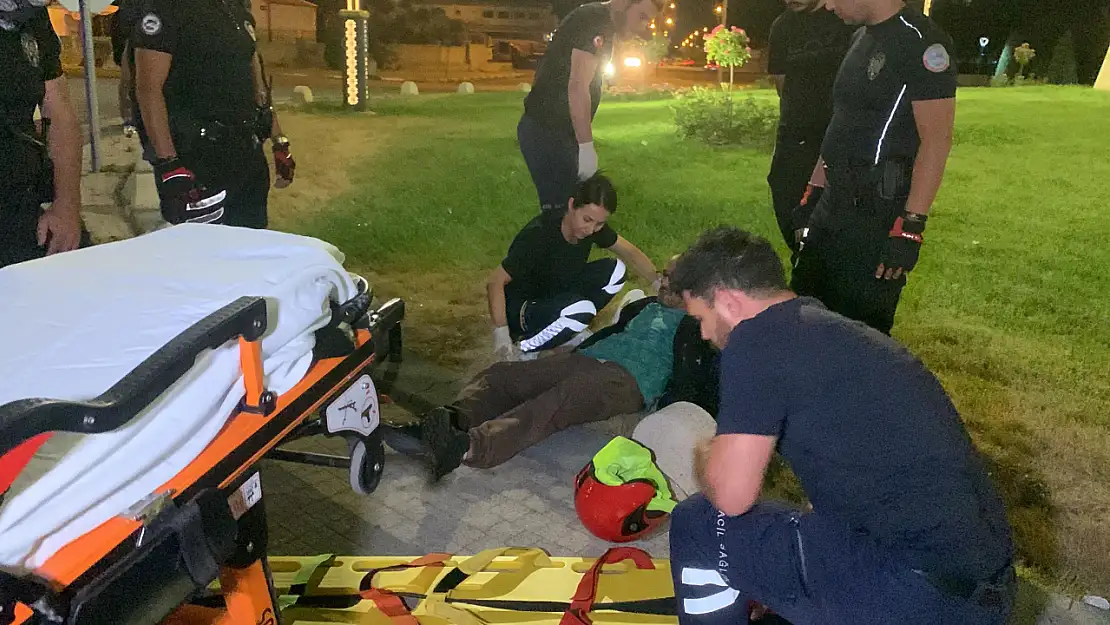 Otomobile çarpmamak için manevra yapan motosikletli yaralandı