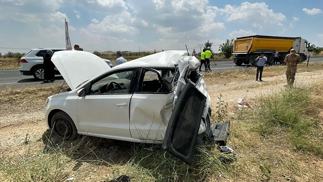 Otomobille kamyonet çarpıştı: 6 kişi yaralandı