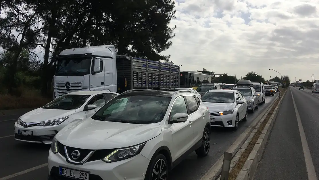 Otoyola girişler kapandı, trafik kitlendi