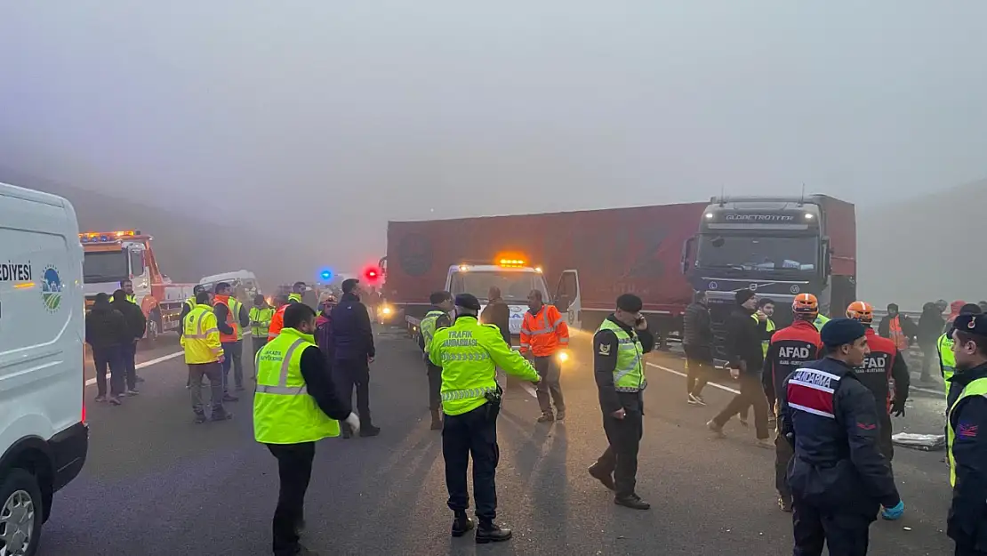 Otoyolda feci kaza: 10 ölü, 59 yaralı