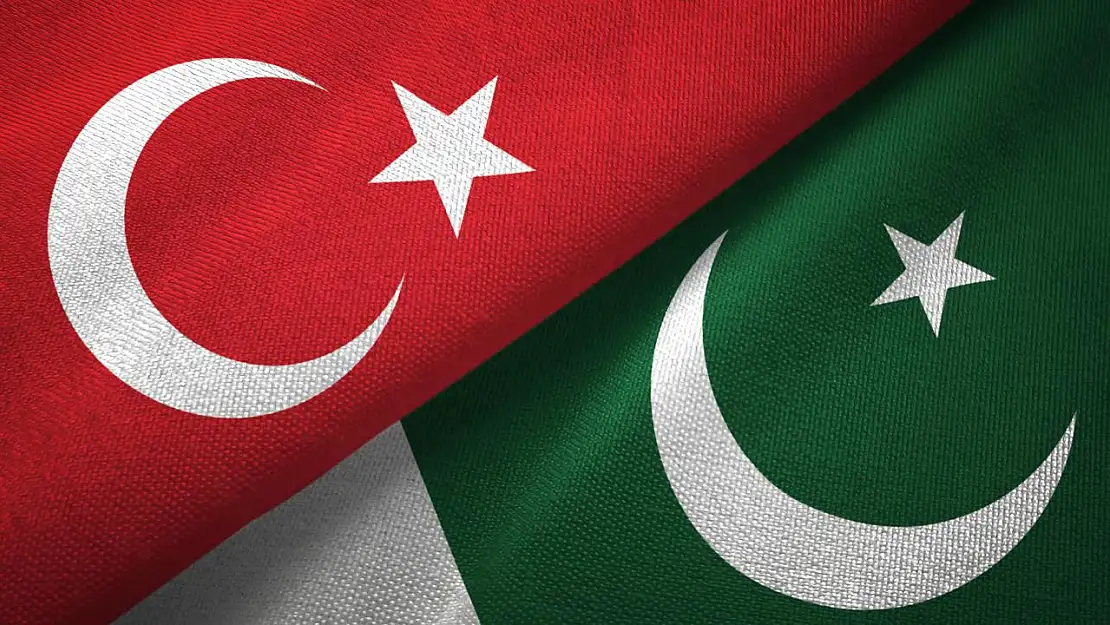 Pakistanlı Bakanlar 1 aylık maaşlarını bağışladı