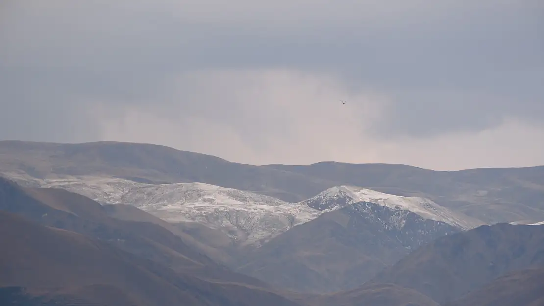 Palandöken'de mevsimin ilk karı yağdı!