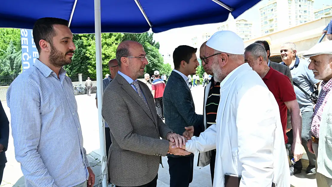 Pekyatırmacı, Cuma namazından vatandaşlarla bir araya geldi