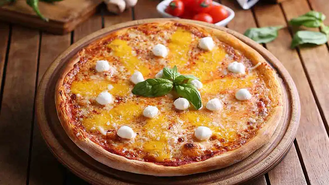 Peynirli Pizza: Peynirli Pizza Nasıl Yapılır? Peynirli Pizza Tarifi!