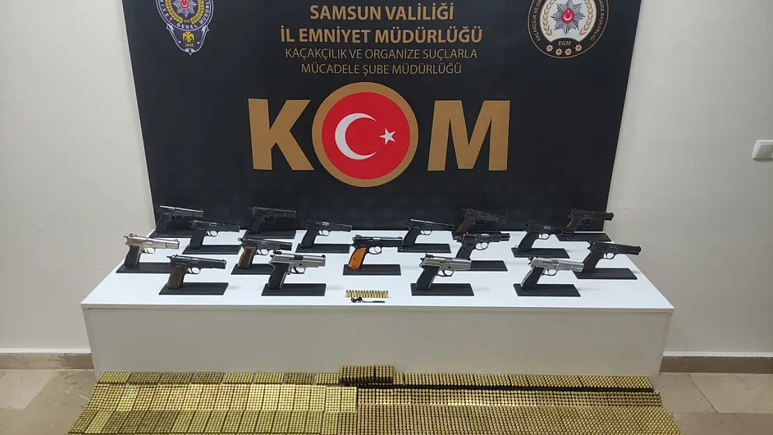 Polis, araca zulalanmış 17 tabancaya el koydu