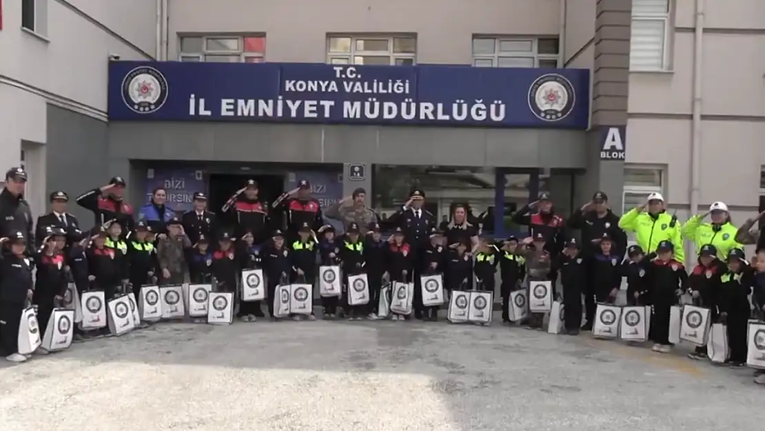 Polis Haftası'nda çocuklardan Konya İl Emniyet Müdürü'ne sürpriz ziyaret
