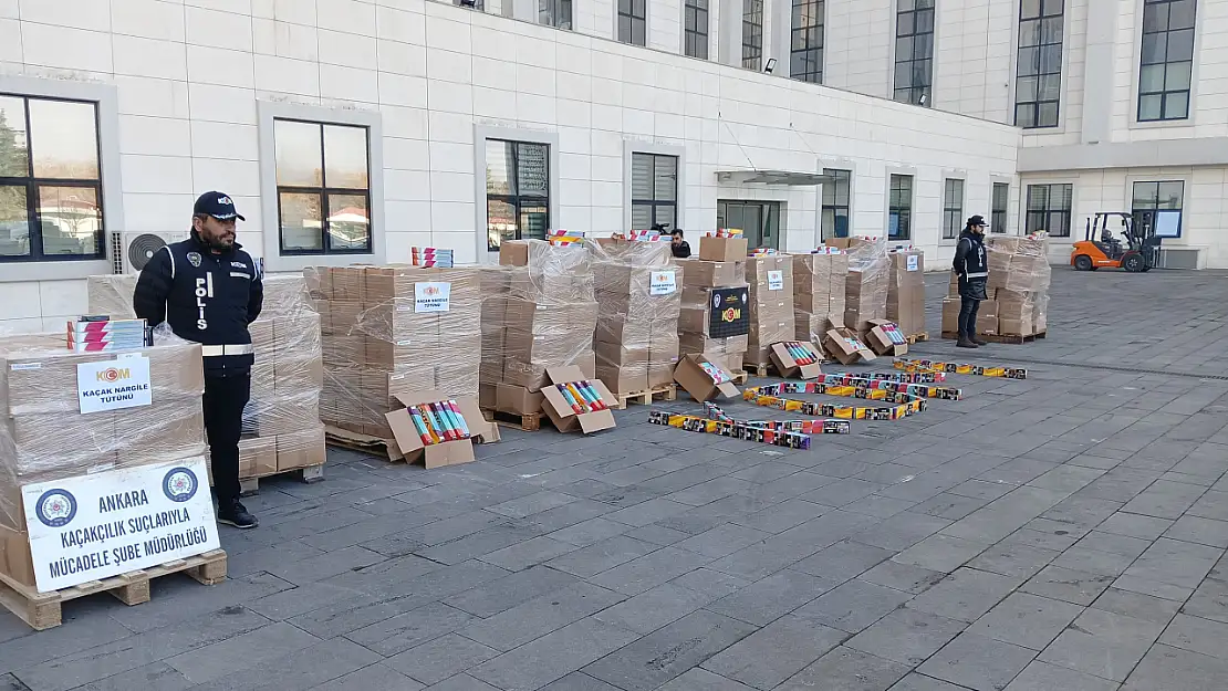 Polis operasyonunda 3 tonu aşkın nargile tütünü ele geçirildi