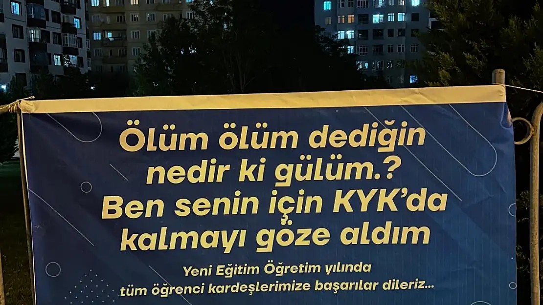 Saadet Partililerden öğrencilere karşılama pankartı: