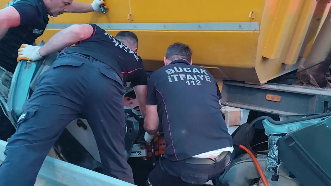 Sabah saatlerinde feci kaza: 18 yaşındaki sürücü hayatını kaybetti