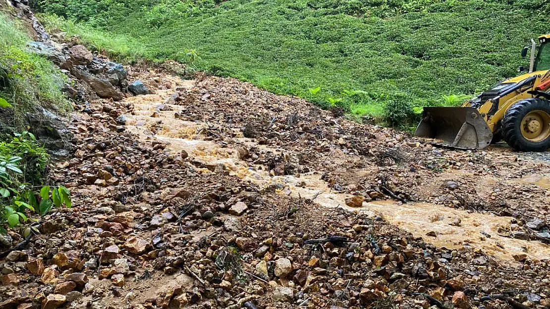   Sağanak yağış heyelana döndü!