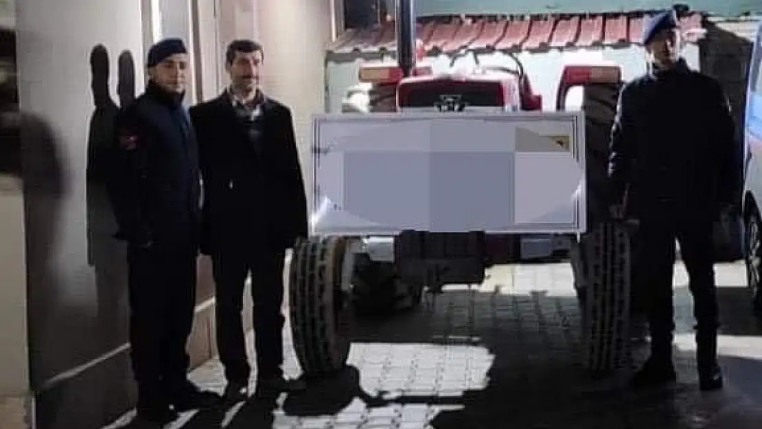 Sahte çek ile çalınan traktör jandarma ekiplerince bulundu