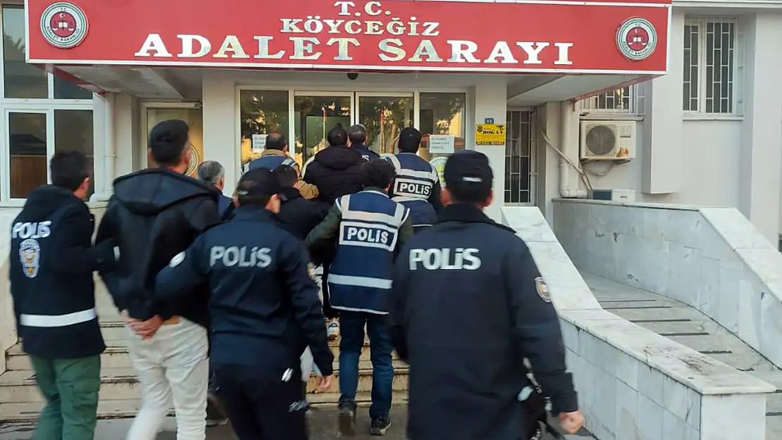 Sahte polisler, gerçek polislere yakalandı