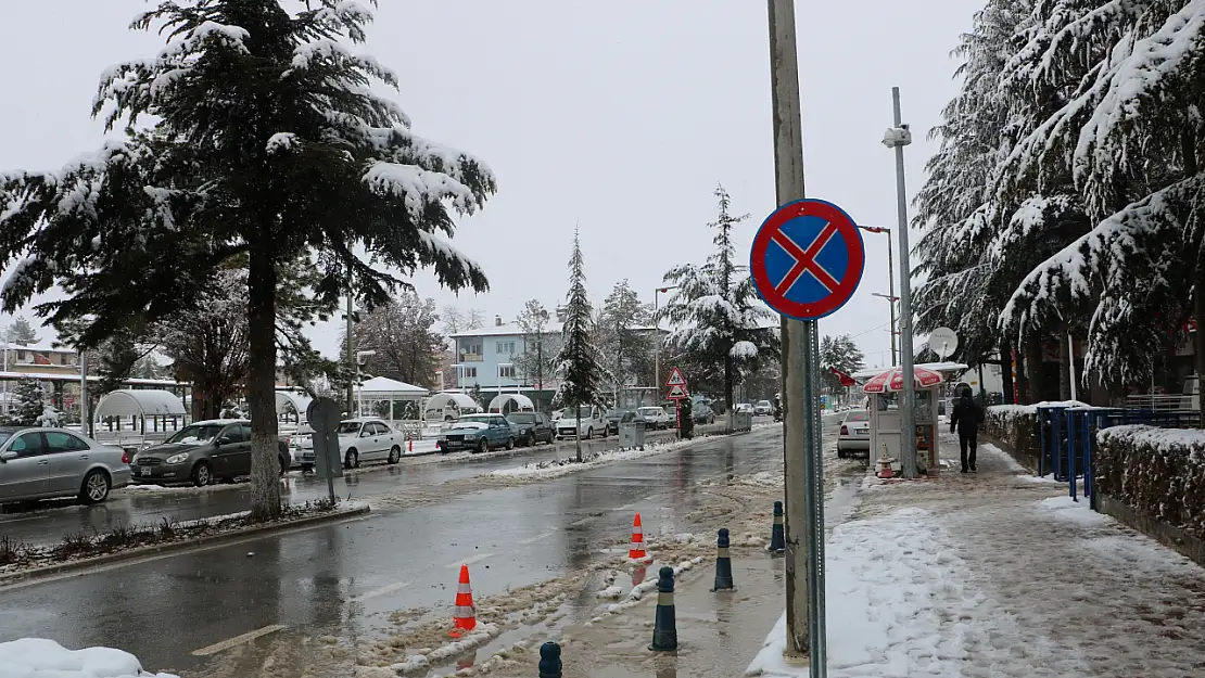 Sarayönü'nde kar yağışı sürüyor