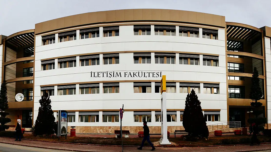 Selçuk Üniversitesi İletişim Fakültesi'nden 1.sınıf öğrencilerine toplantı!