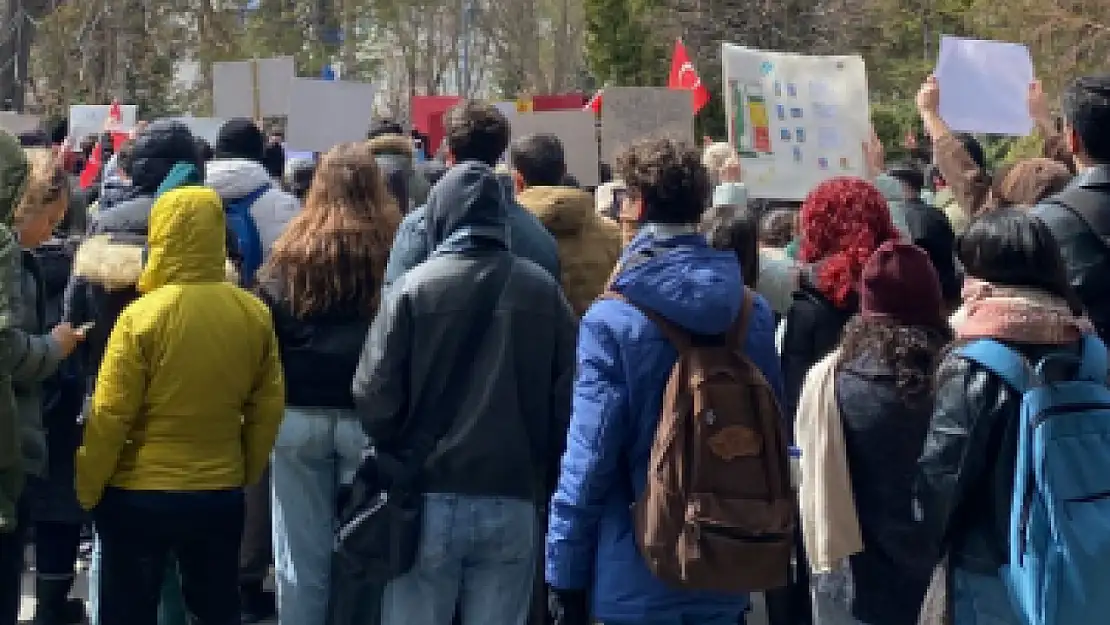 Selçuk Üniversitesi öğrencileri İmamoğlu'nun gözaltına alınmasını protesto etti!