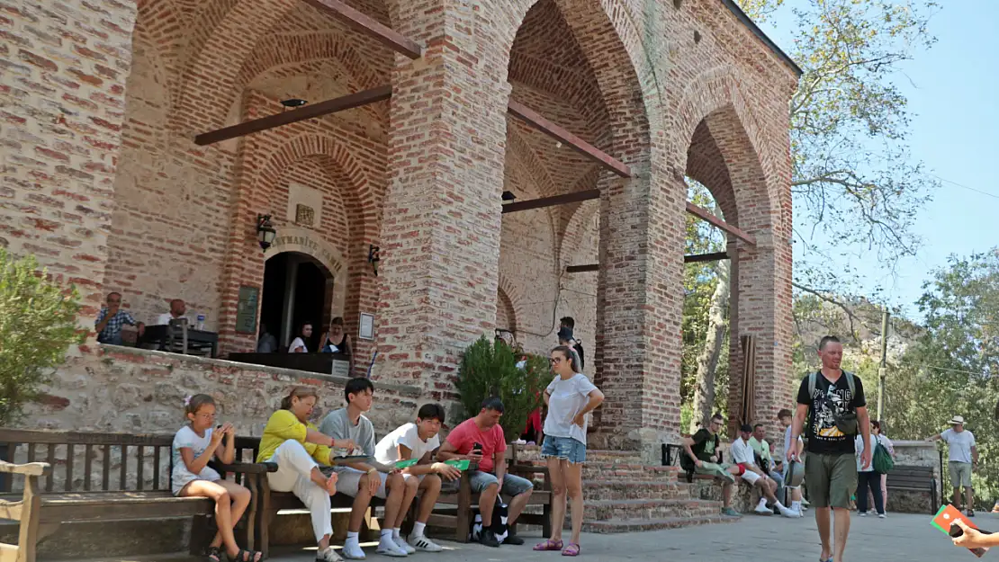 Selçuklu mimarisi 793 yıllık camiye turistlerin ilgi odağı oldu!