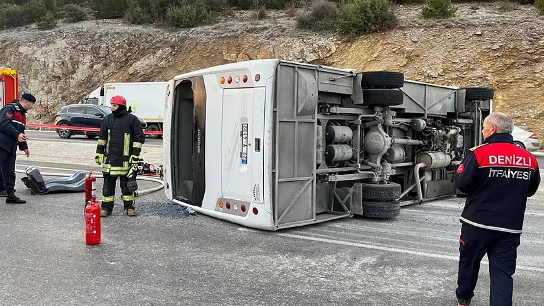 Servis midibüsü devrildi: 2 kişi öldü, 15 kişi yaralandı