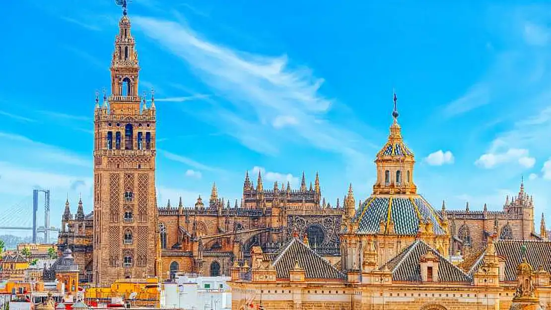 Sevilla Katedrali ve Giralda Kulesi: Tarihin İçinde Bir Yolculuk