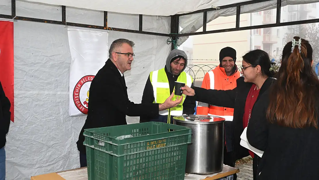 Seydişehir Belediyesi'nden final haftasında öğrencilere çorba ikramı