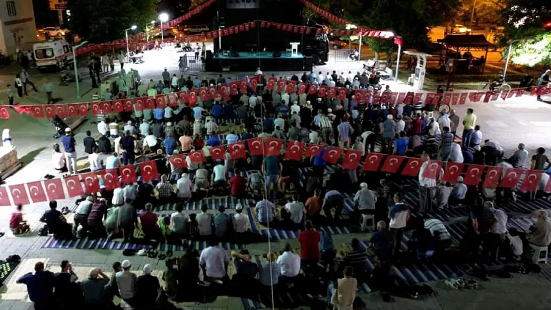 Seydişehir'de demokrasi nöbeti devam ediyor