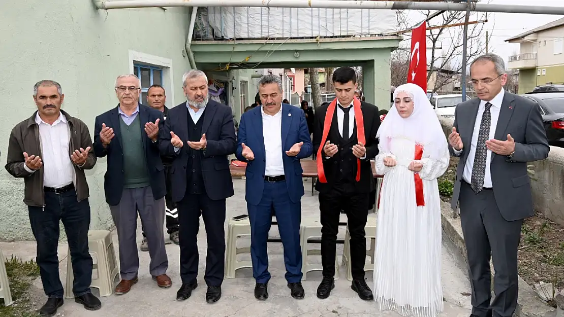 Seydişehir'de depremzede çiftin yüzükleri takıldı