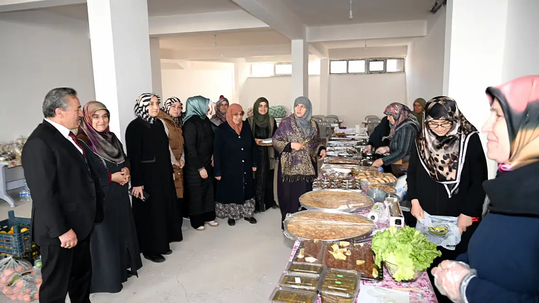 Seydişehir'de depremzedeler yararına kermes yapıldı