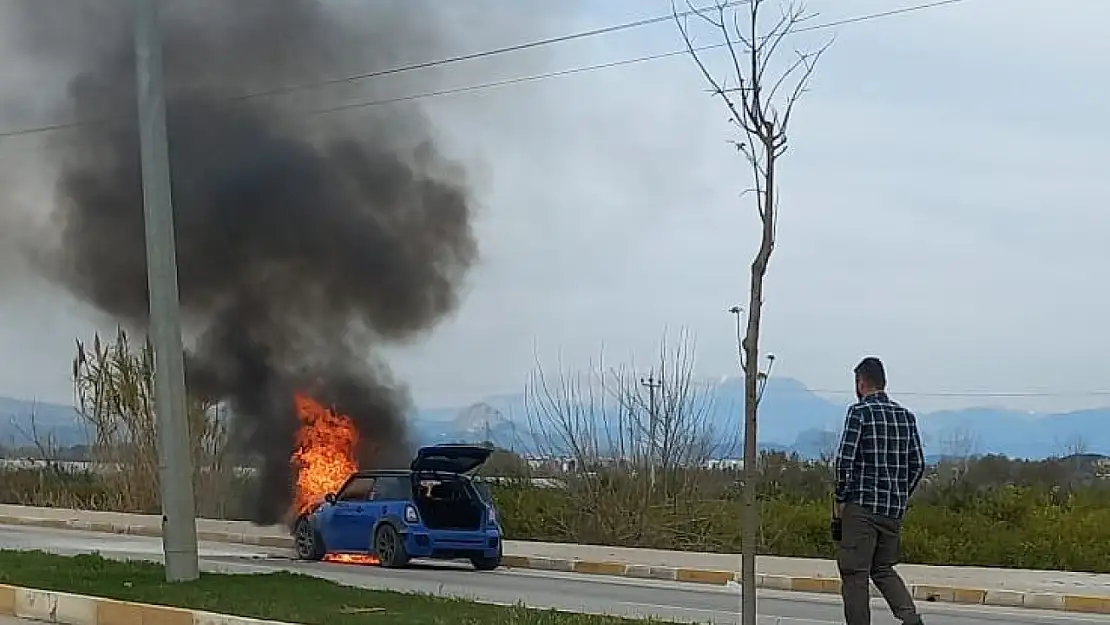 Seyir halindeki araç alev topuna döndü 