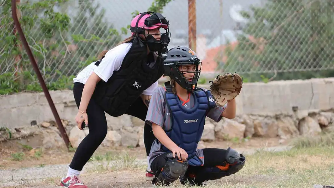 Softbol Türkiye Şampiyonası Fethiye'de başladı