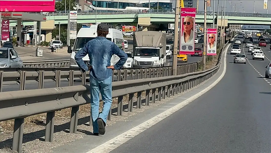 Sosyal medyanın 'Yürüyen adamı' evinde ölü bulundu!