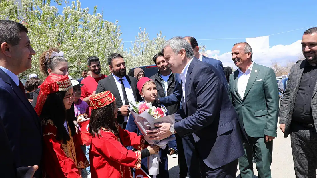 Tahir Akyürek'e Konya'dan yoğun ilgi