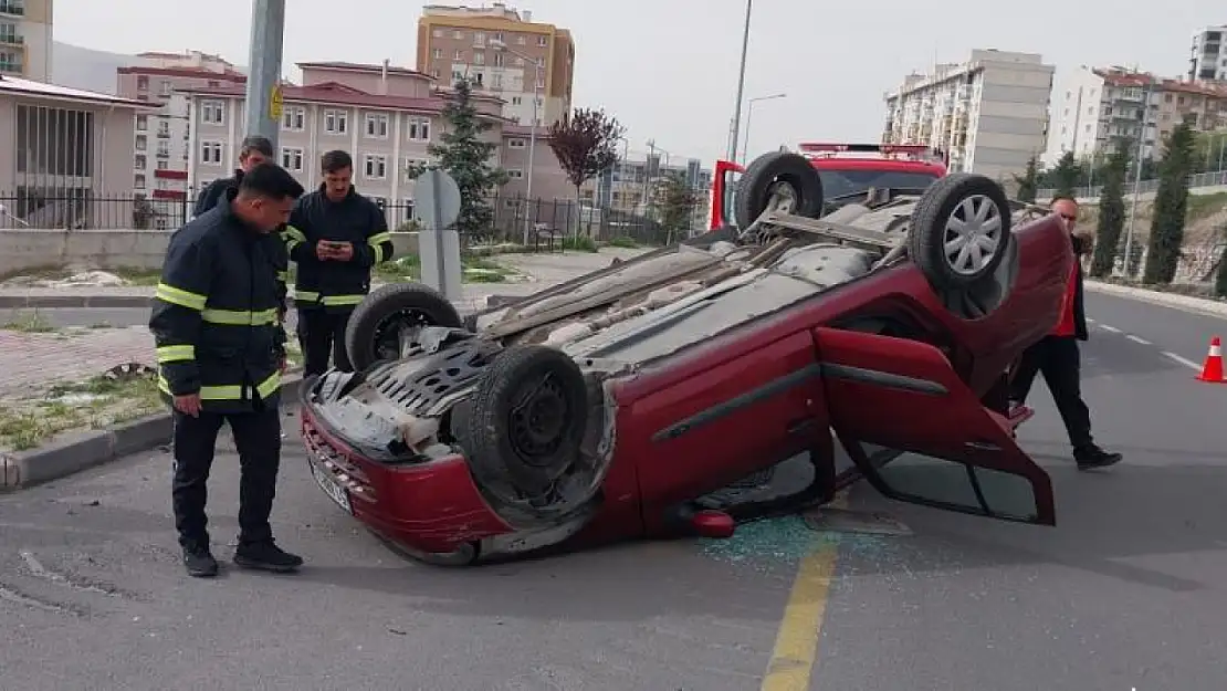 Takla atan araçtaki anne ve çocuk yaralandı