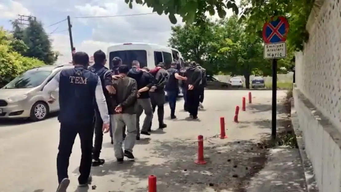 Tanınmamak için protez göz taktırıp, saç ektirmiş