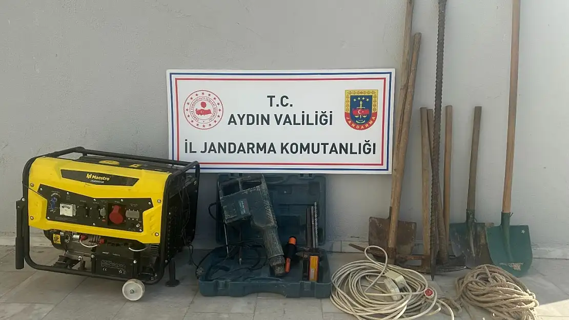 Tarihi eser kaçakçıları çukurda suçüstü yakalandılar!