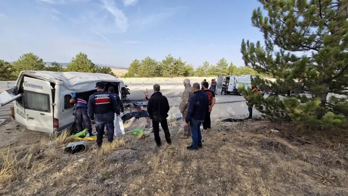 Tarım işçilerini taşıyan minibüs devrildi: 2 ölü, 13 yaralı