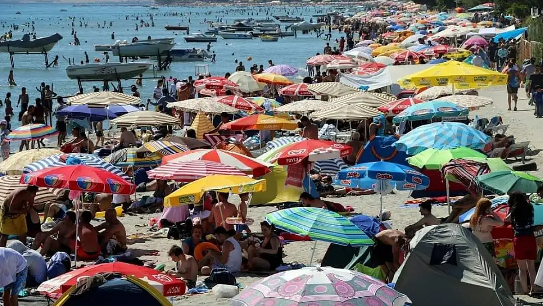 Tatilcilerden geriye tonlarca çöp kaldı