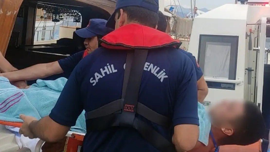  Teknede yaralanan iki vatandaşa Sahil Güvenlikten tıbbi tahliye
